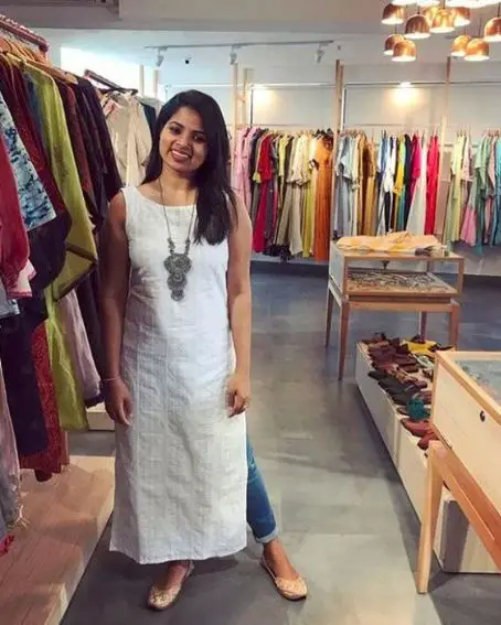 Sleeveless Long Kurti Paired with Jeans