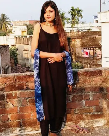 Sling Pattern Plain Black Kurti with Blue Printed Dupatta