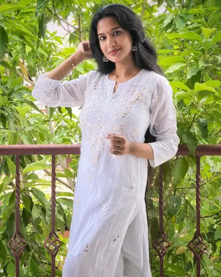 Slit Neck Elbow Sleeve Chikankari Kurti