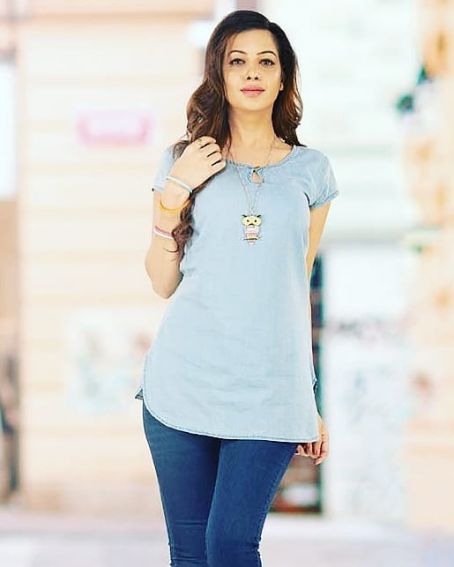 Small Keyhole Short Plain Kurti with Jeans