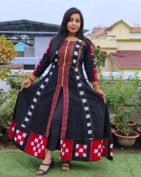Stunning Black Sambal Puri Dress with Zip Lock Neck Design