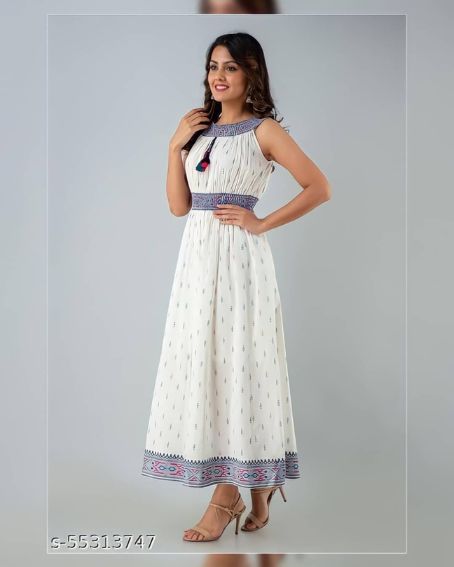 Stunning Sleeveless Kuri with Bordered Boat Neck Design