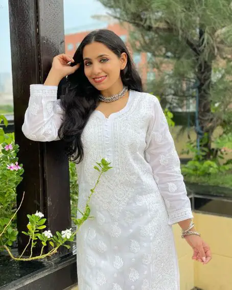 Sweet Heart Neckline White Chikankari Kurti