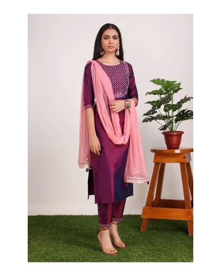 Tapeta Silk Square Neck Embroidery Kurti