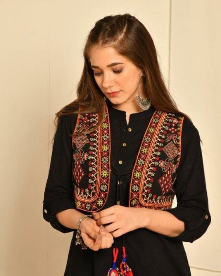 Tassel Work Short Embroidery Jacket Style