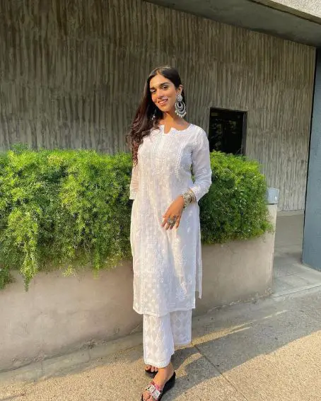 U Notched Round Neckline Kurti