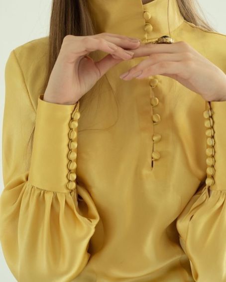 Yellow-Collared Kurti with Buttoned Cuff Sleeves