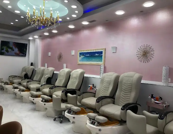 Giverny Nails & Spa Near Me in Chicago