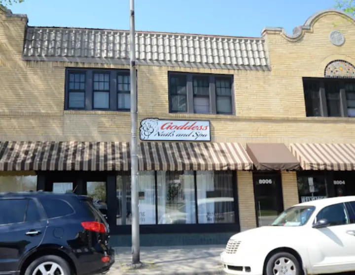 10 Best Nail Salons In Milwaukee In 2023