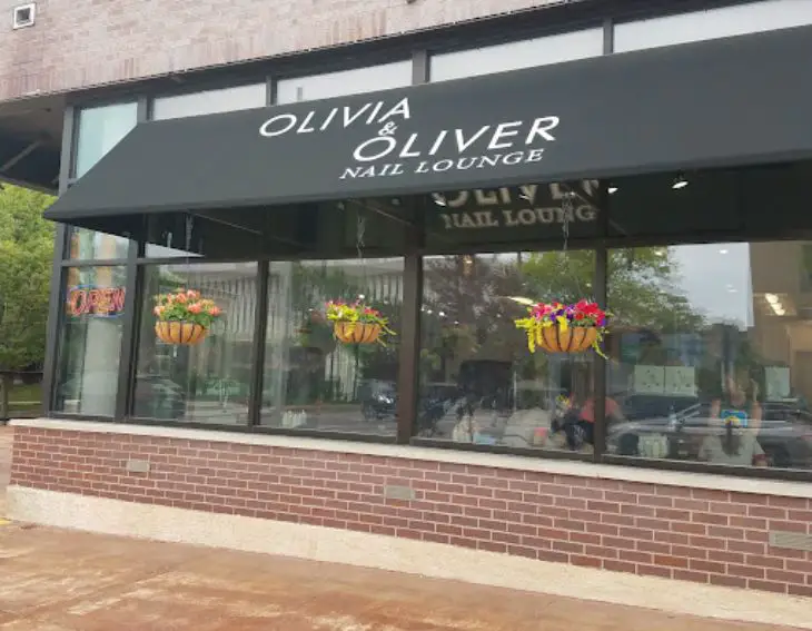 Olivia & Oliver Nail Lounge Near Me in St Louis