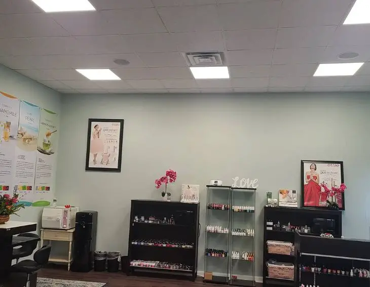 Queen's Nails Salon Near Me in Connecticut