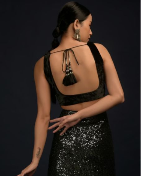 Black Sleeveless Blouse In Velvet With Scooped Neckline And Tassel Dori On The Back
