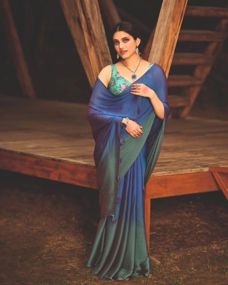 Dual Color Lazar Silk Saree with Sleeveless Blouse