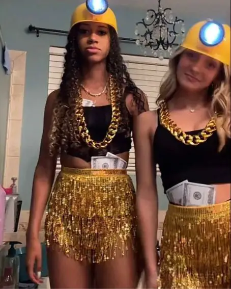 Gold Digger Funny Halloween Costume for Best Friends