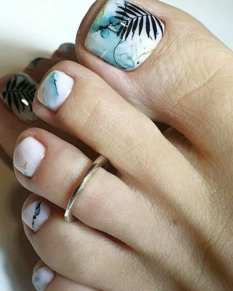 Leaf Toe Nail Designs