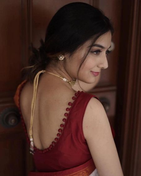 Maroon Blouse With Potli Designs With White Saree
