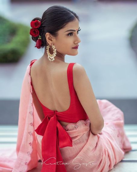 Red Color Sleeveless Bow Blouse Design With Pink Saree