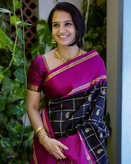 Silk Purple Wedding pattu Saree Blouse Design for Broad Shoulders