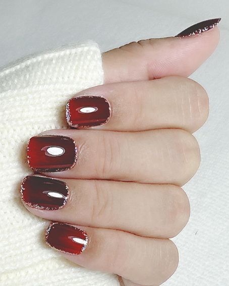 Silver Edge Claret Red Short Nails