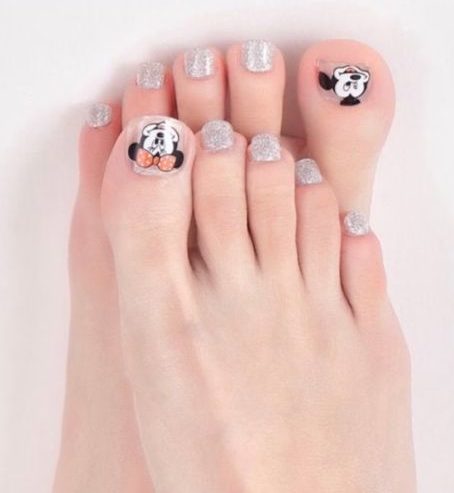 Silver Mouse Toe Nail Art