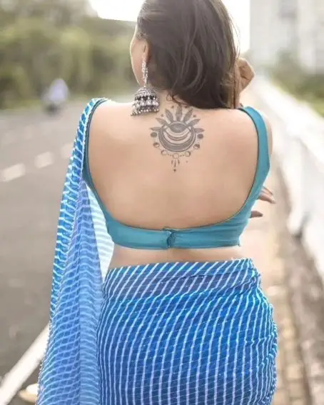 Sky Blue Sleeveless Blouse for Broad Shoulders