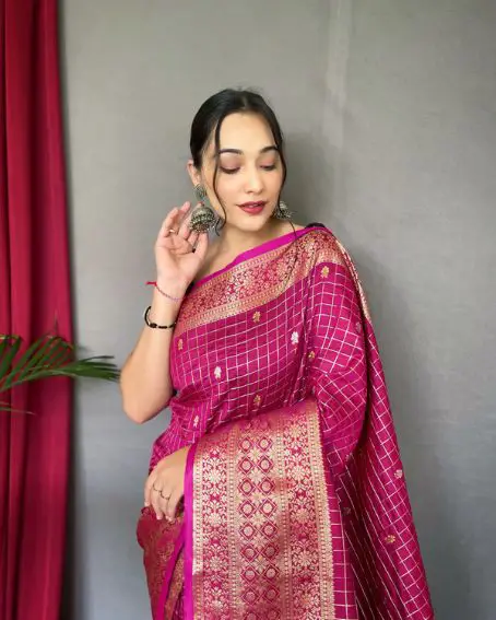 Soft Silk Saree With Checks Gold Zari Woven & Rich Pallu - Pink