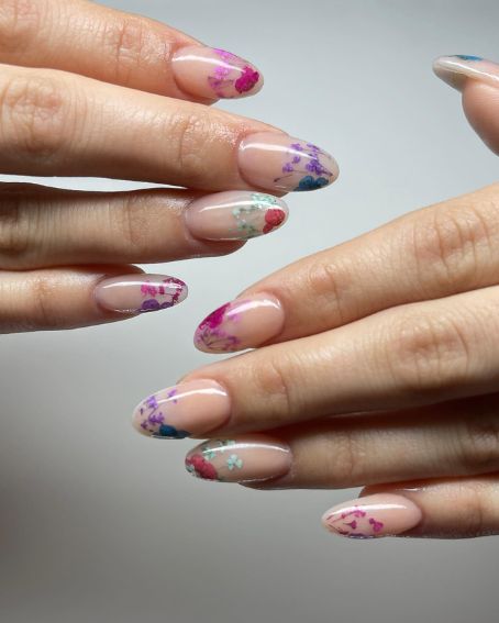 Stunning Dried Flower Nail Designs