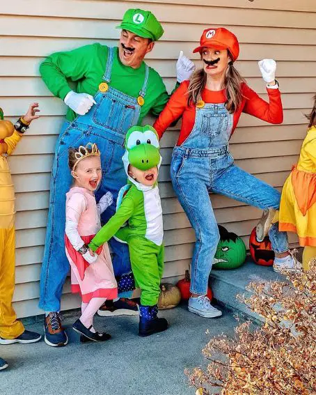 Super Mario World family costume