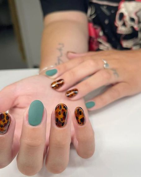 Tortoise Fall Nail Art Inspo