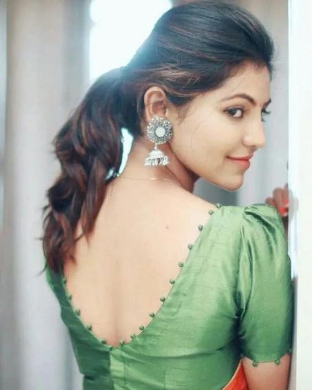 V Neck Backless Potli Button With Orange Saree Details