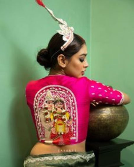 Bengali Saree With Pink Hand Painted Blouse Design