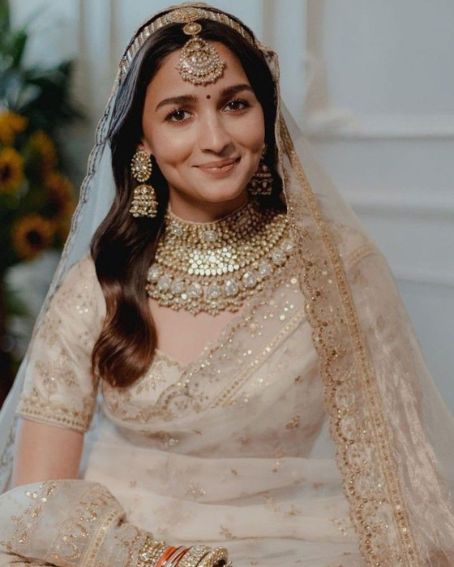 Bollywood Actress Alia Bhatt Wedding Wear Off White Saree