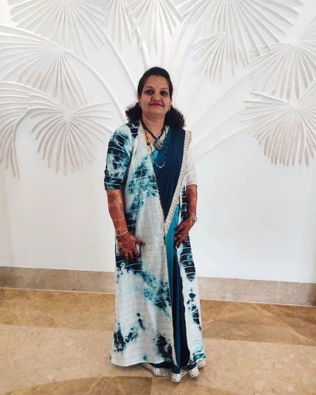 Classy Shibori Print Jacket Paired with a Shaded Ready Pleated Saree