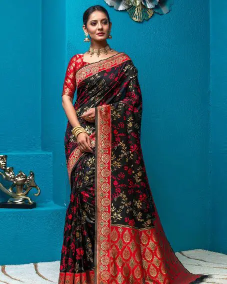 Floral Print Woven Contrast Border Saree With Blouse