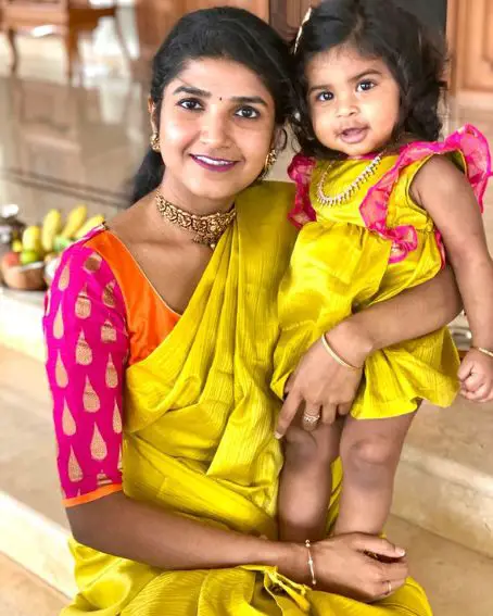 Fluorescent Green And Pink Combinated Mother Daughter Saree Ideas