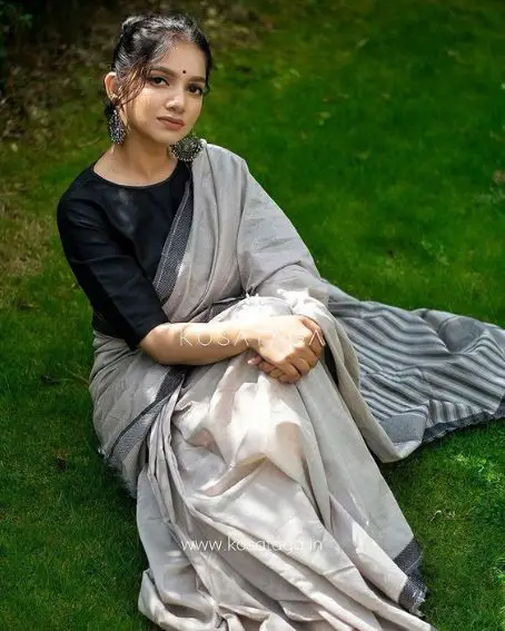 Gray Lightweight Pure Cotton Saree With Black Blouse