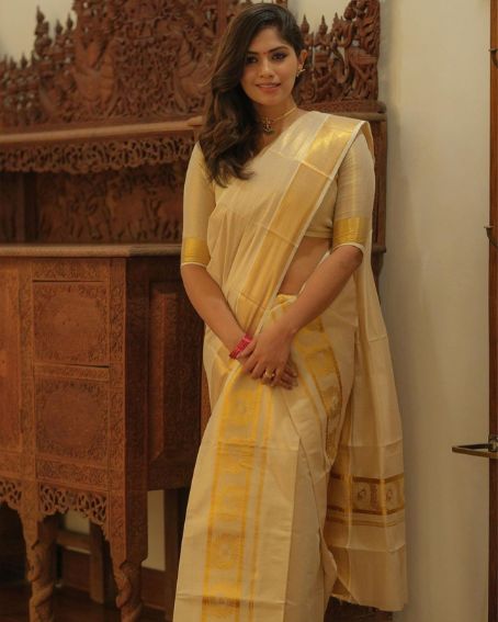 Kerala Kasavu - Handloom Gold Tissue Saree