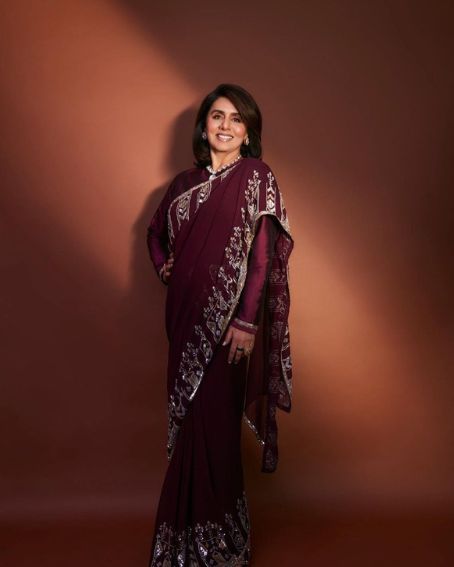 Neetu Kapoor in Diffuse Maroon Saree