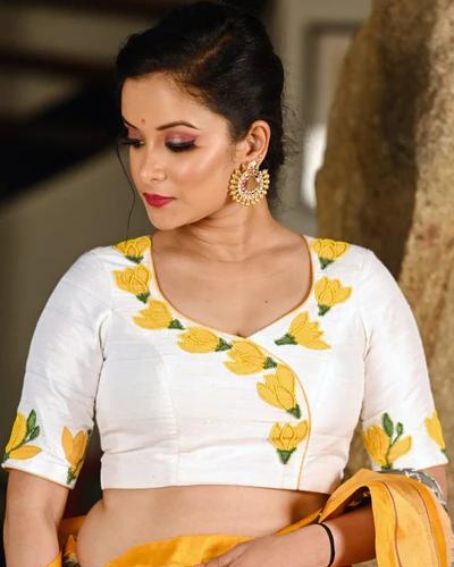 Off White U Neck Blouse With Hand Painted, Embroidered Sampige Poovu