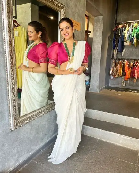 Pink Kutchu Blouse with White Plain Saree