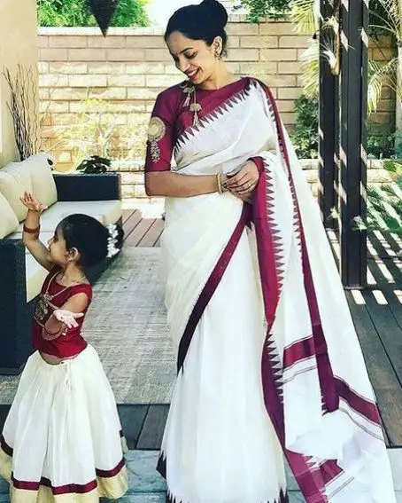 White And Maroon Combinated Mother Daughter Saree Ideas
