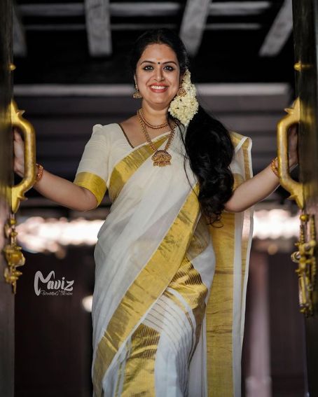 White Kerala Style Saree With White Plain Blouse