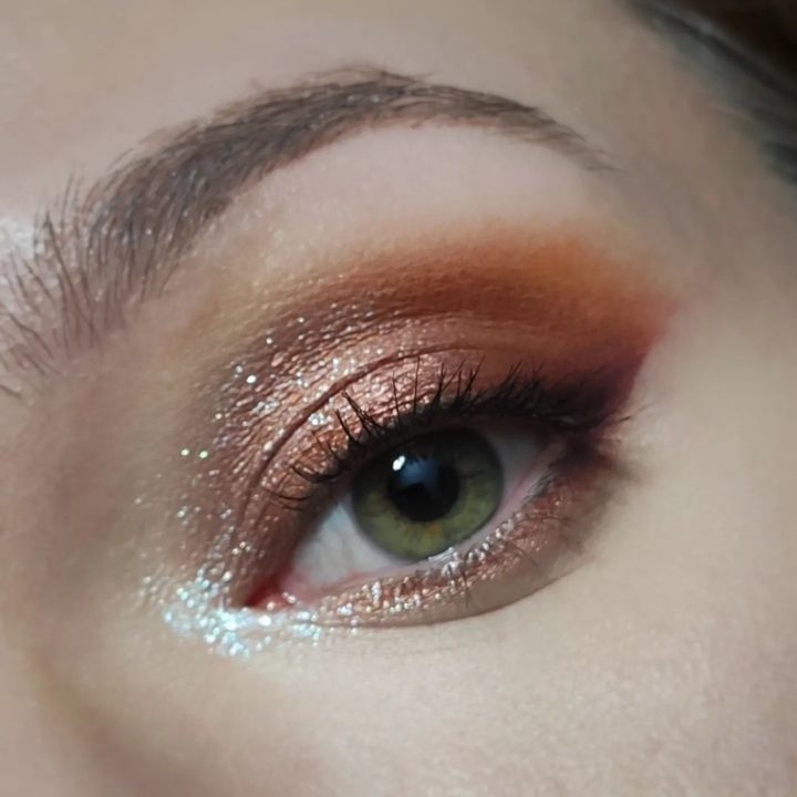 A soft warm Eye Makeup look for Green Eyes
