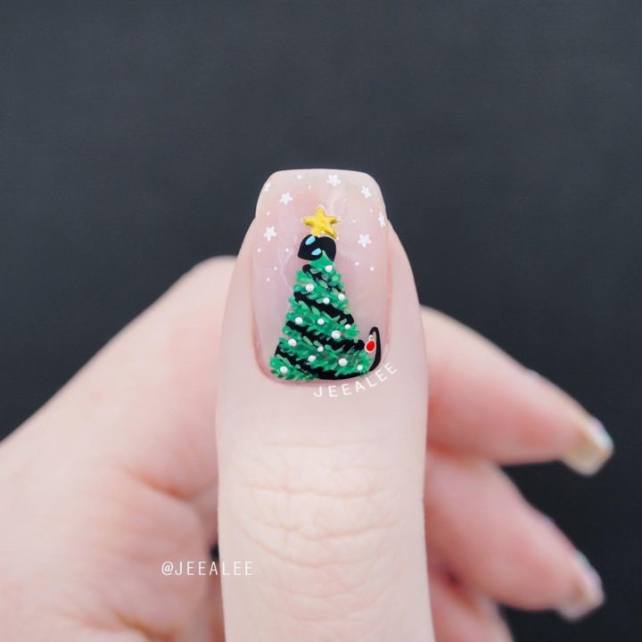 Cute Snake Garland Chirstmas Tree Nail Art