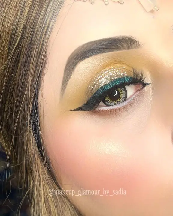 Glitter eyeliner makeup look for hooded eyes
