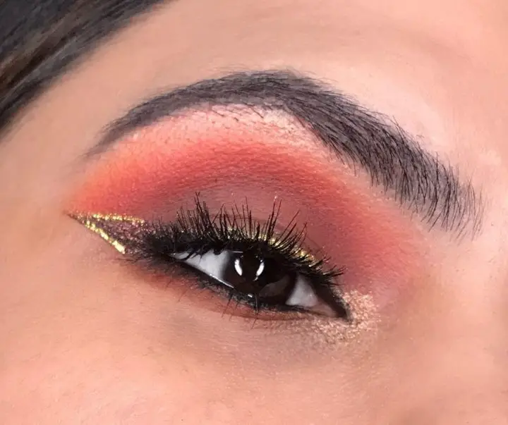 Gold Glitter wingedliner for hooded eyes