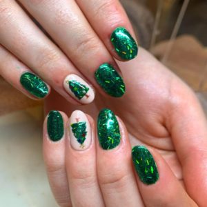 Celebrate The Season: Unveiling 15 Enchanting Christmas Tree Nail Art ...