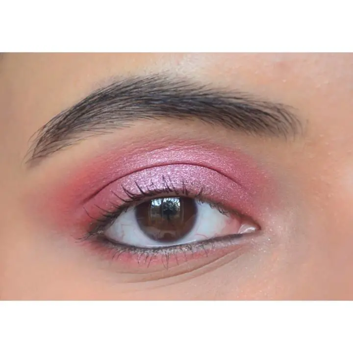 berry pink eyeshadow look for hooded eyes