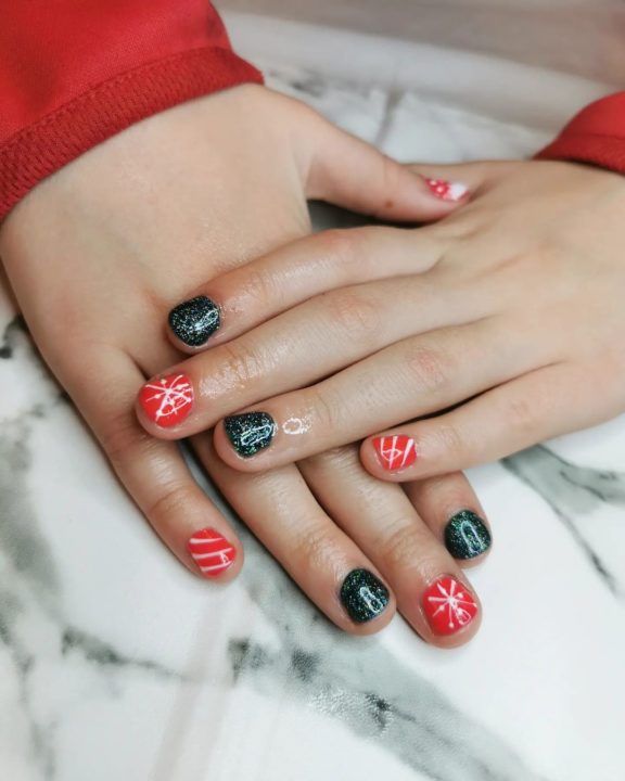 kids gel Nail Design for Christmas