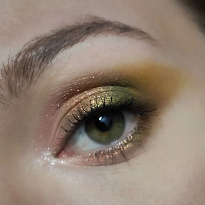 spring eye makeup look for green eyes